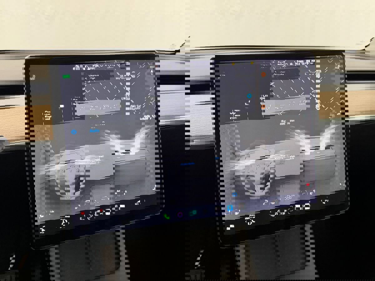 Used 2021 Tesla Model Y Long Range image 25