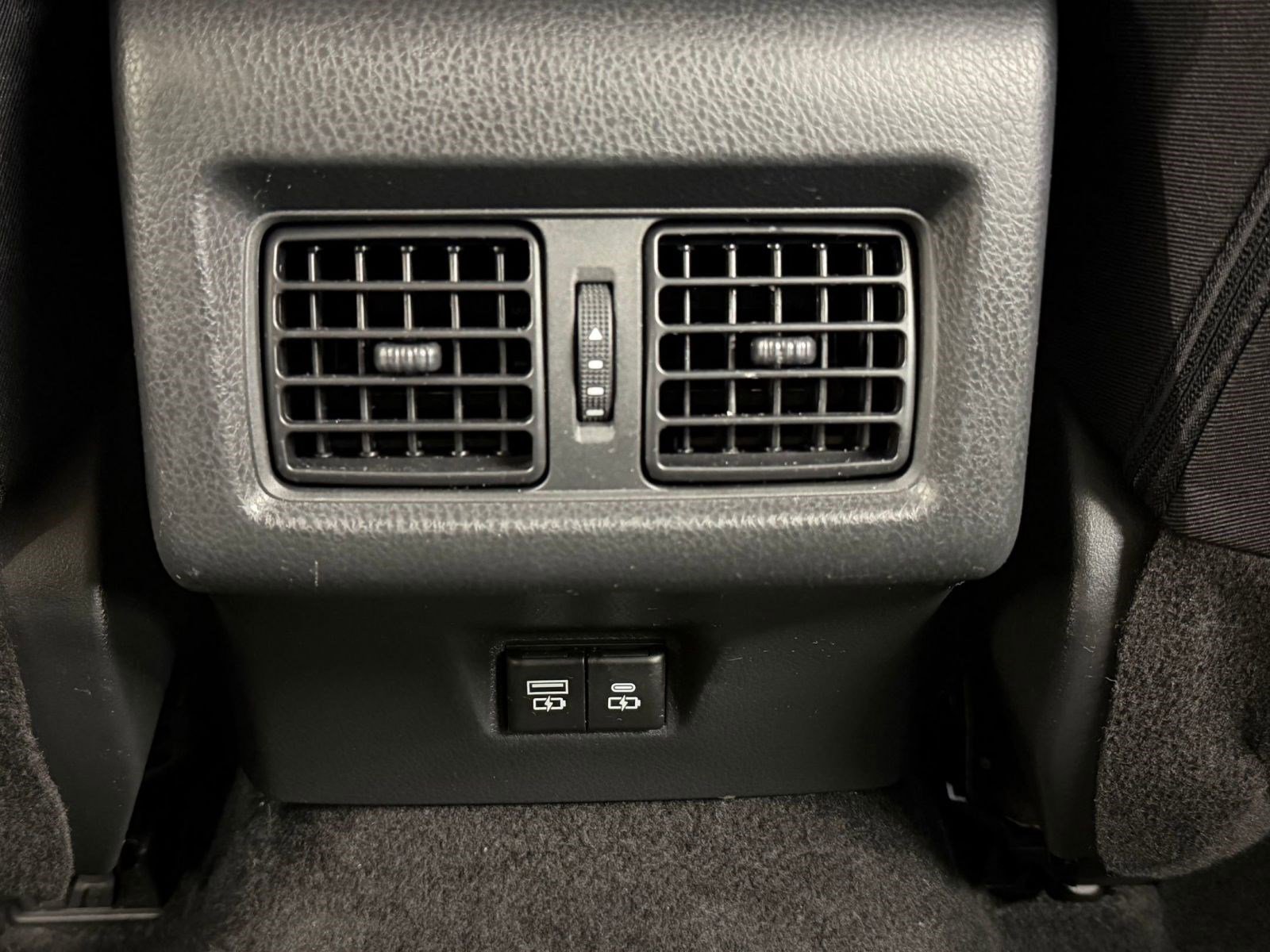 Used 2025 Toyota Camry LE FWD image 21