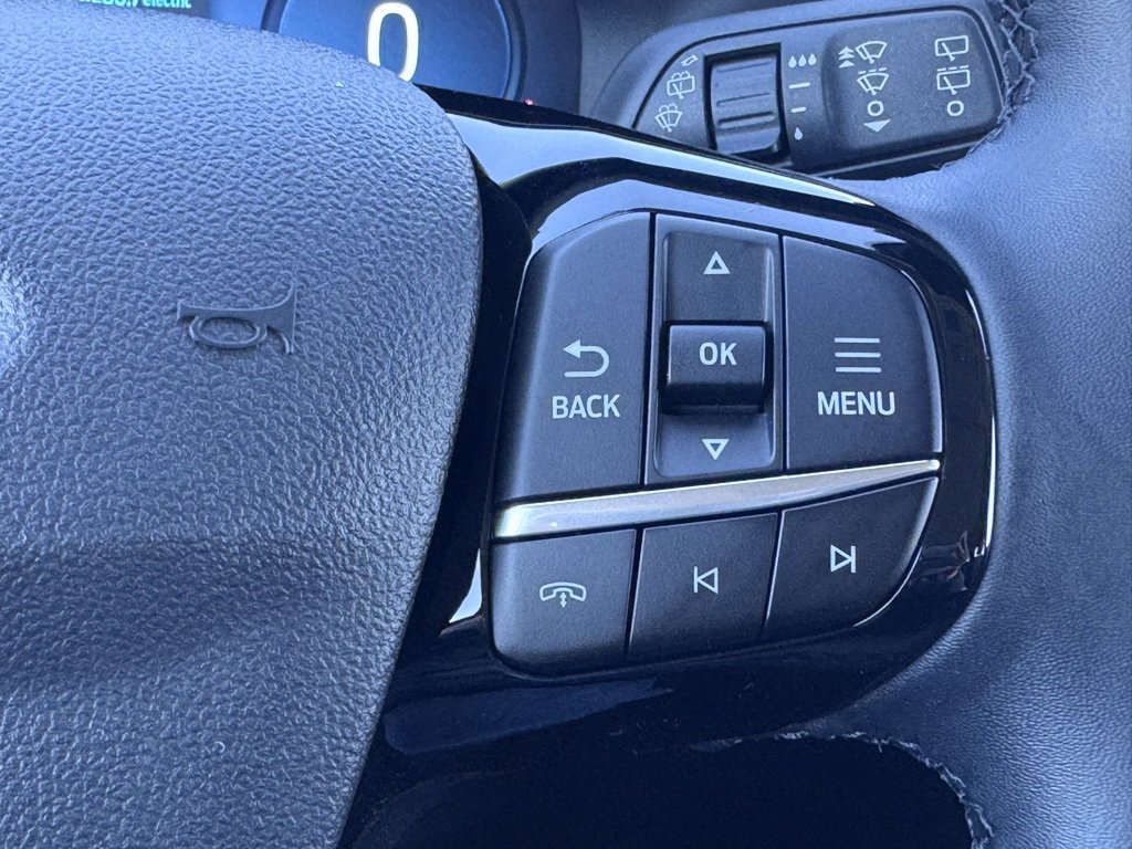 Used 2025 Ford Escape SE w/ PHEV Premium Package image 9