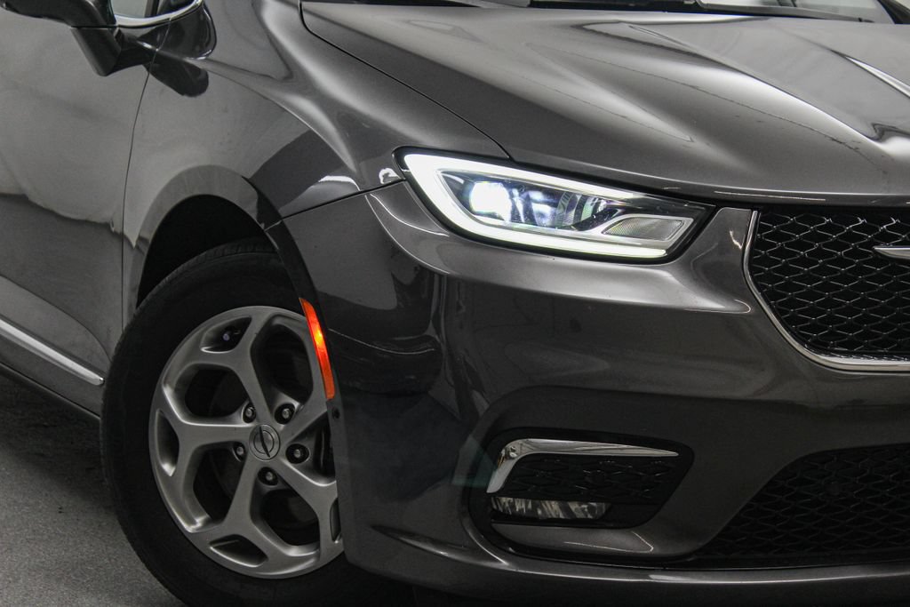 Used 2022 Chrysler Pacifica Limited FWD image 3