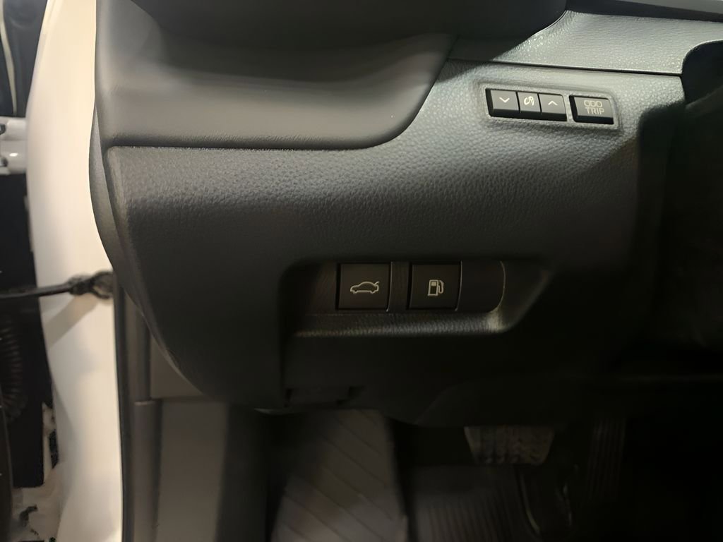 New 2025 Toyota Crown Platinum image 25