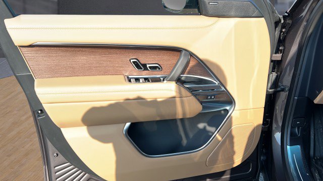 New 2026 Land Rover Range Rover SE image 26