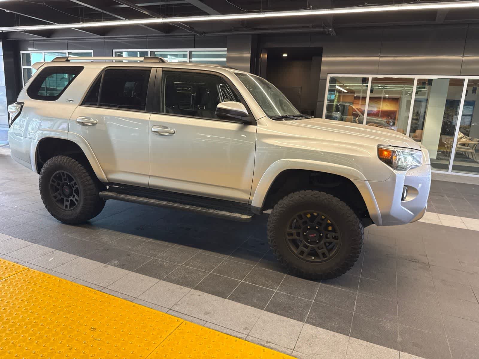 Used 2021 Toyota 4Runner SR5 AWD/4WD image 11
