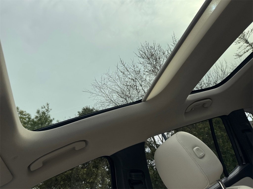 Used 2023 Mercedes-Benz GLB 250 4MATIC image 25