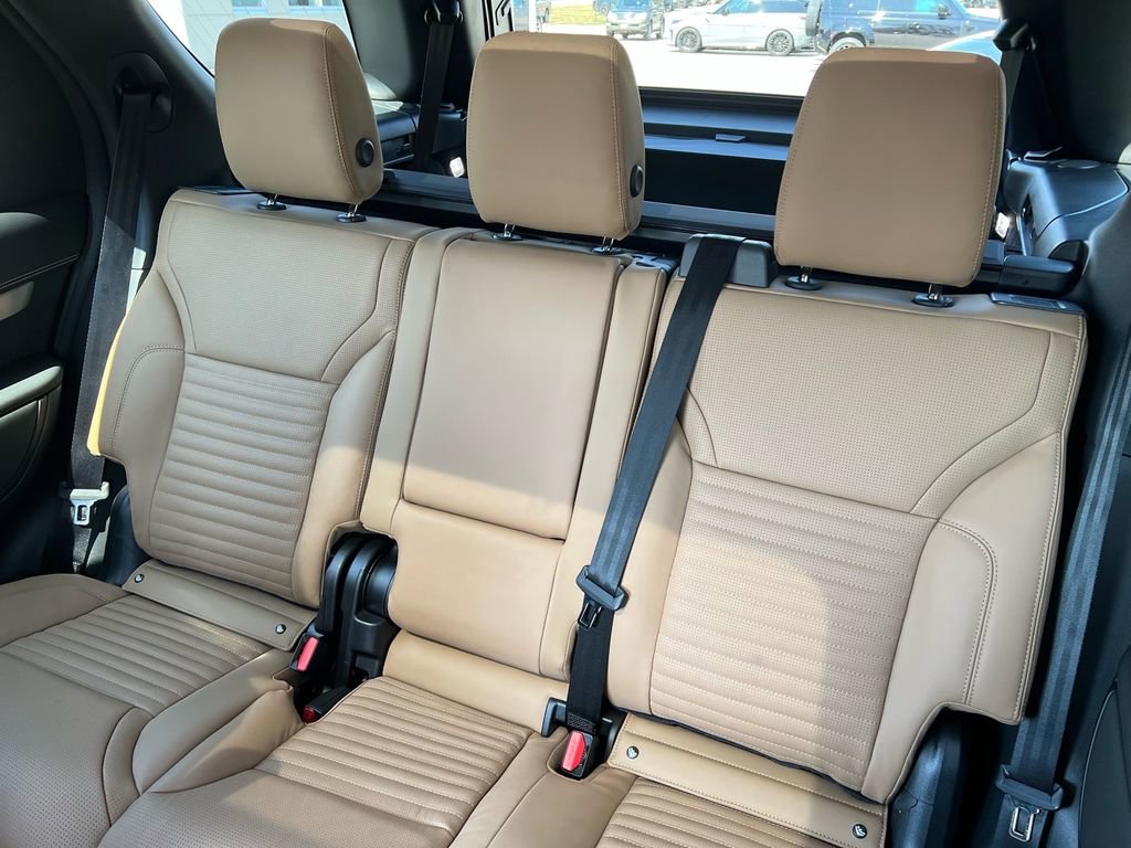 New 2026 Land Rover Discovery Dynamic SE image 21