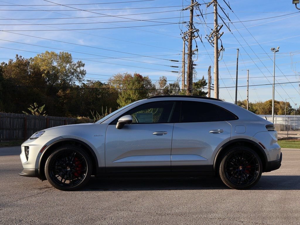 Certified 2025 Porsche Macan 4S Electric AWD/4WD image 2