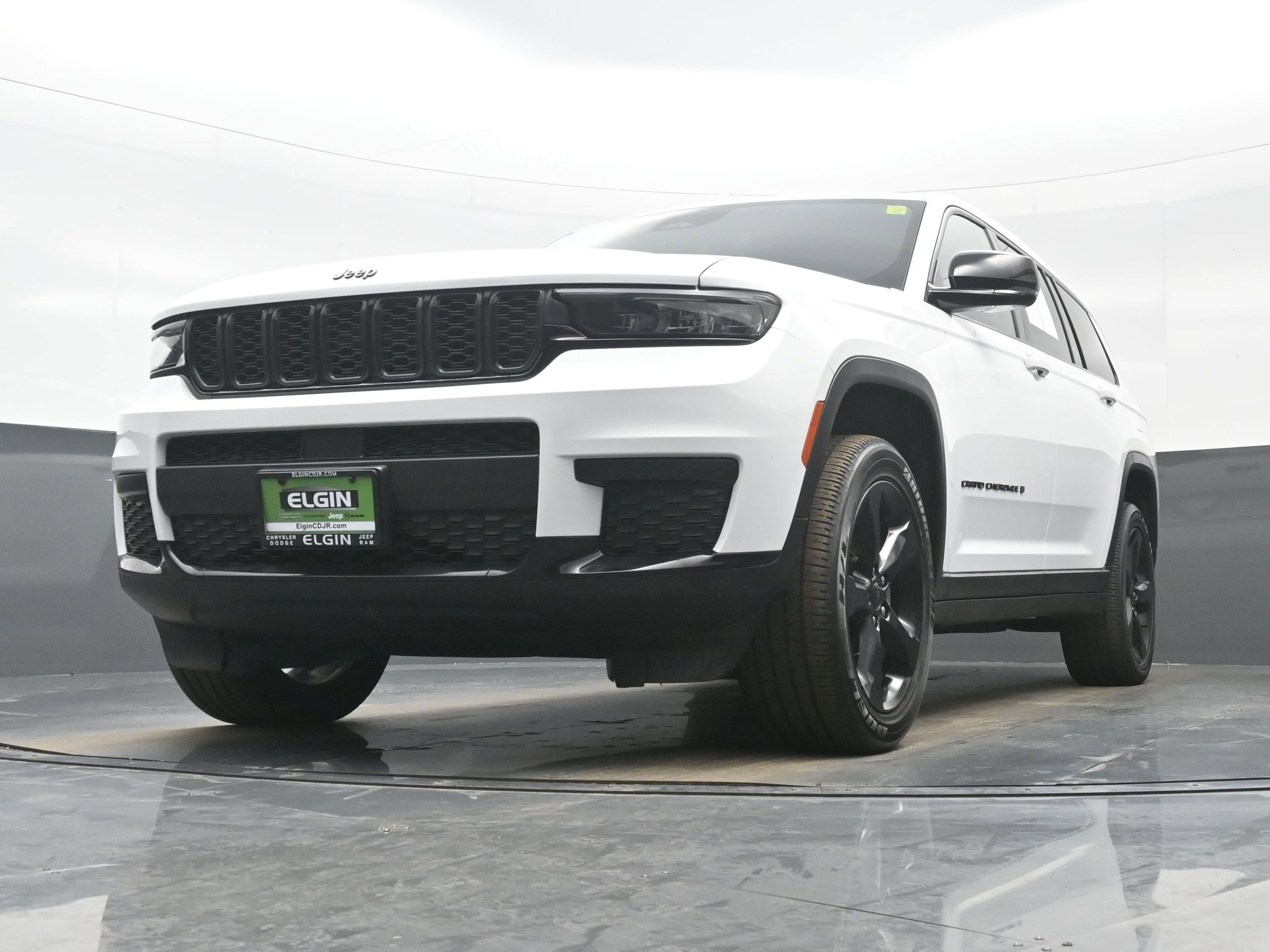 Used 2023 Jeep Grand Cherokee L Laredo image 27