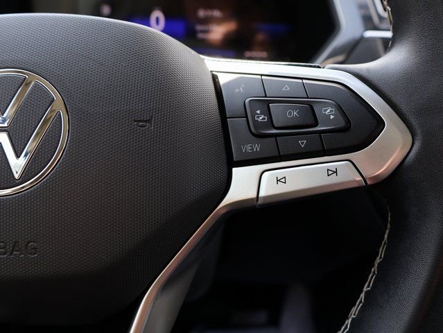 Used 2023 Volkswagen Tiguan SE image 36