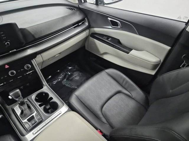 Used 2022 Kia Carnival LX FWD image 13