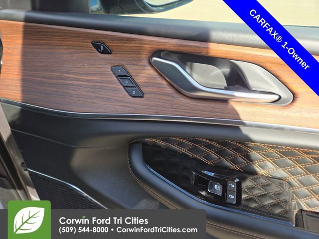 Used 2024 Jeep Grand Cherokee Summit AWD/4WD image 36