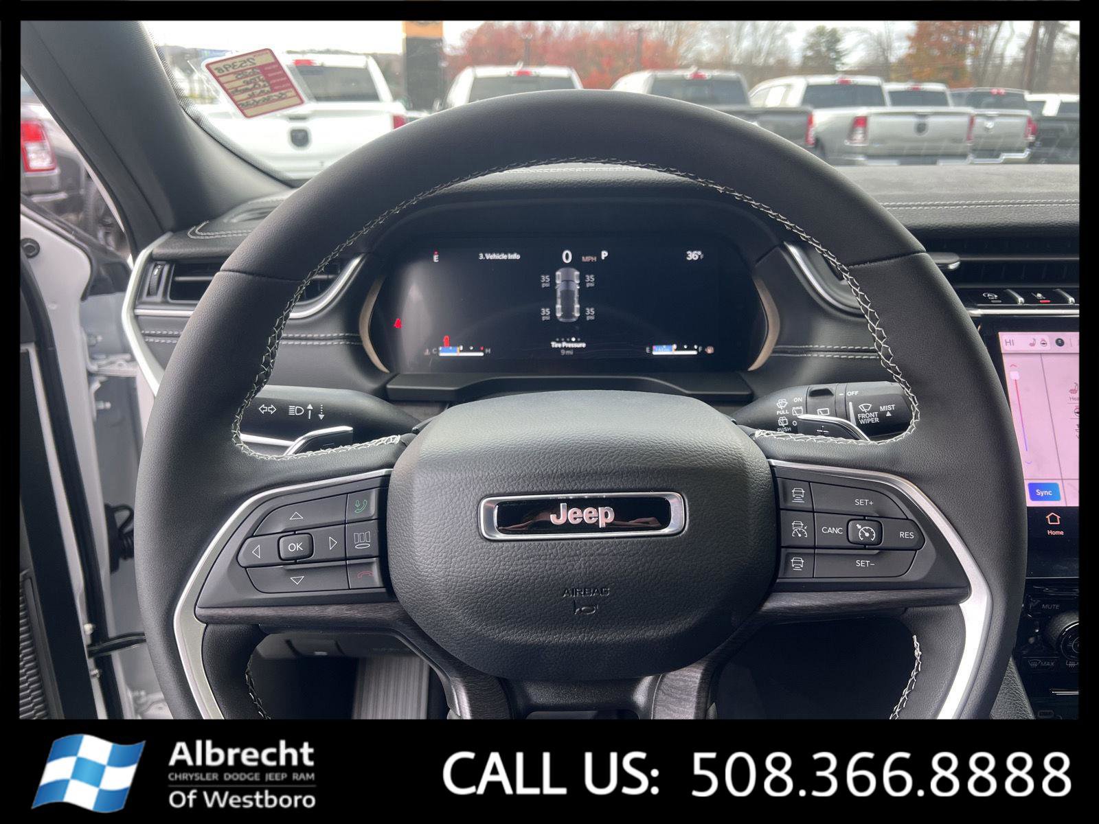 New 2025 Jeep Grand Cherokee Limited w/ Luxury Tech Group II image 21