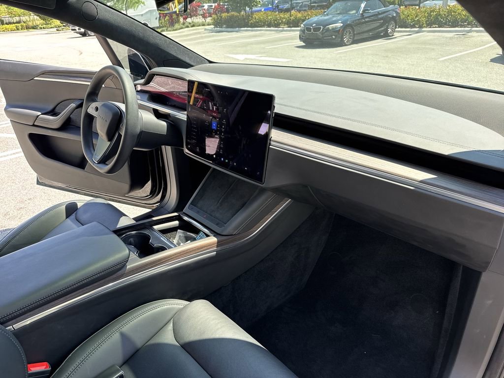 Used 2024 Tesla Model X image 33