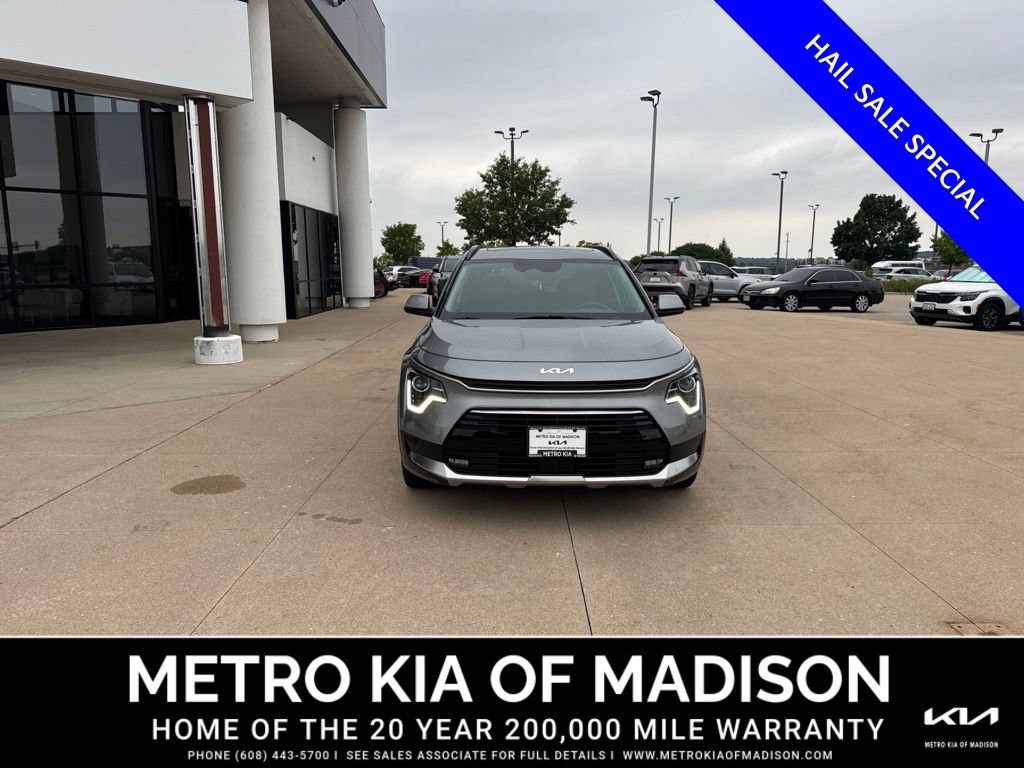 Used 2025 Kia Niro EX Touring FWD image 8