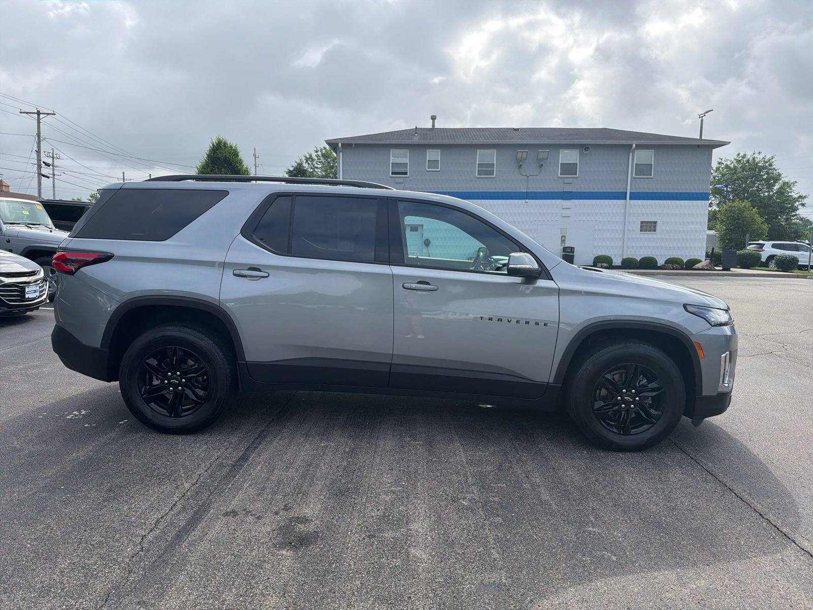 Used 2023 Chevrolet Traverse LT FWD image 6