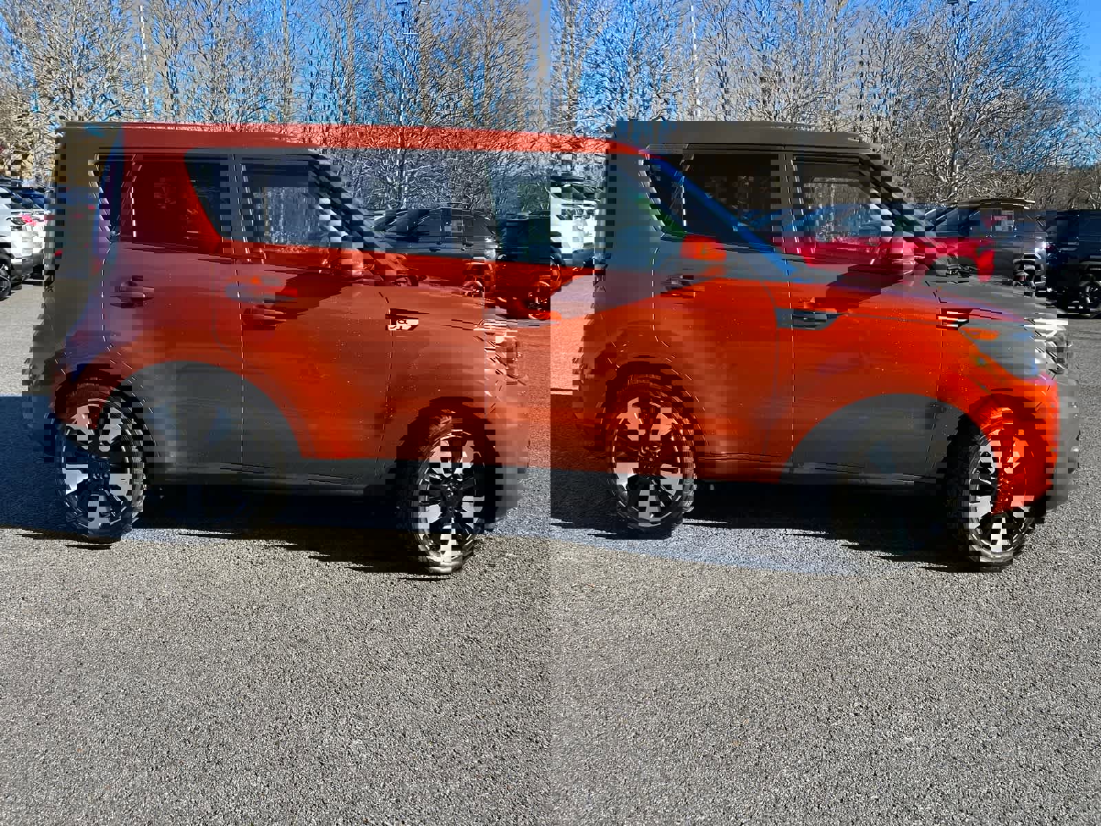 Used 2018 Kia Soul + image 5