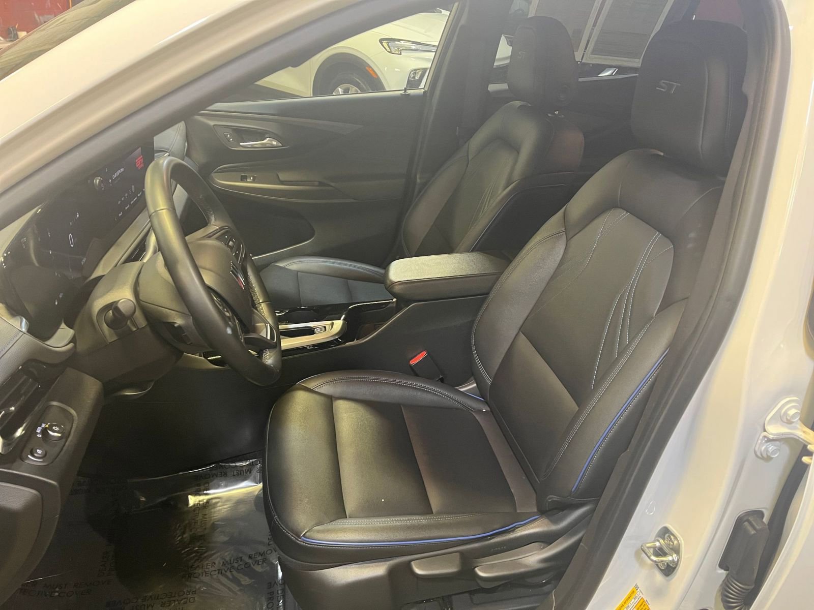 Used 2025 Buick Envista Sport Touring image 35