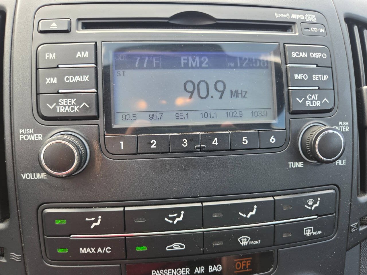 Used 2010 Hyundai Elantra SE FWD image 18