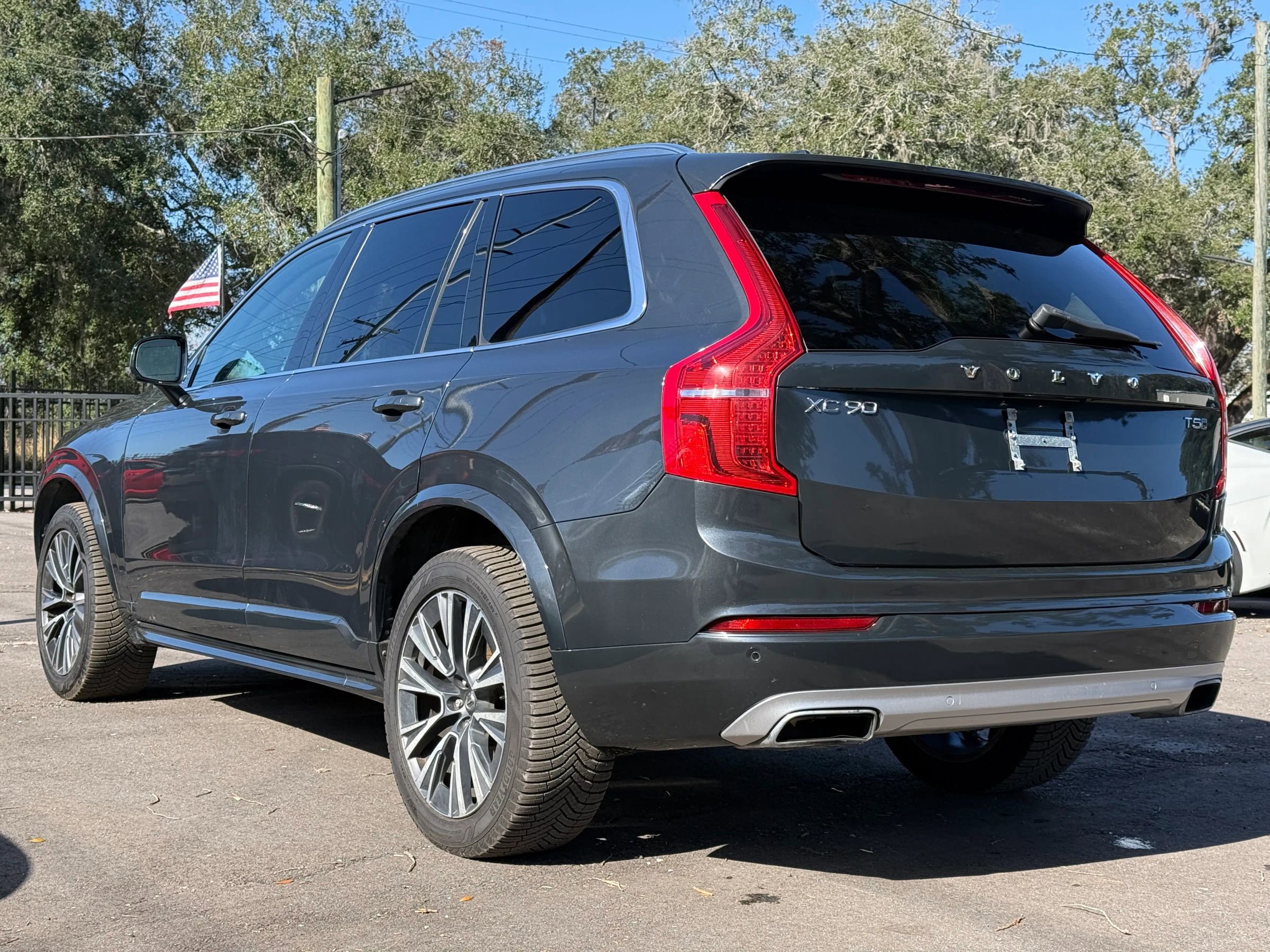 Used 2022 Volvo XC90 T5 Momentum w/ Climate Package image 6