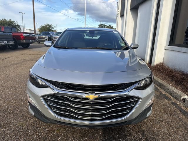 Used 2020 Chevrolet Malibu LT FWD image 2