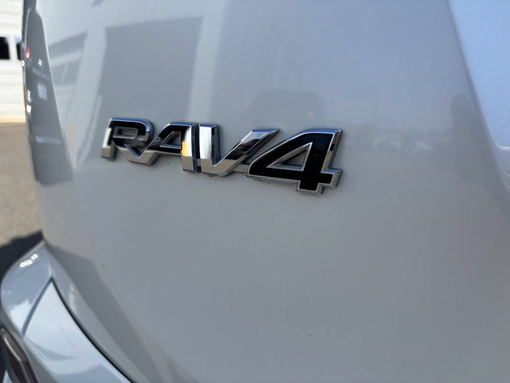 Used 2018 Toyota RAV4 Limited w/ Advanced Technology Package FWD image 11