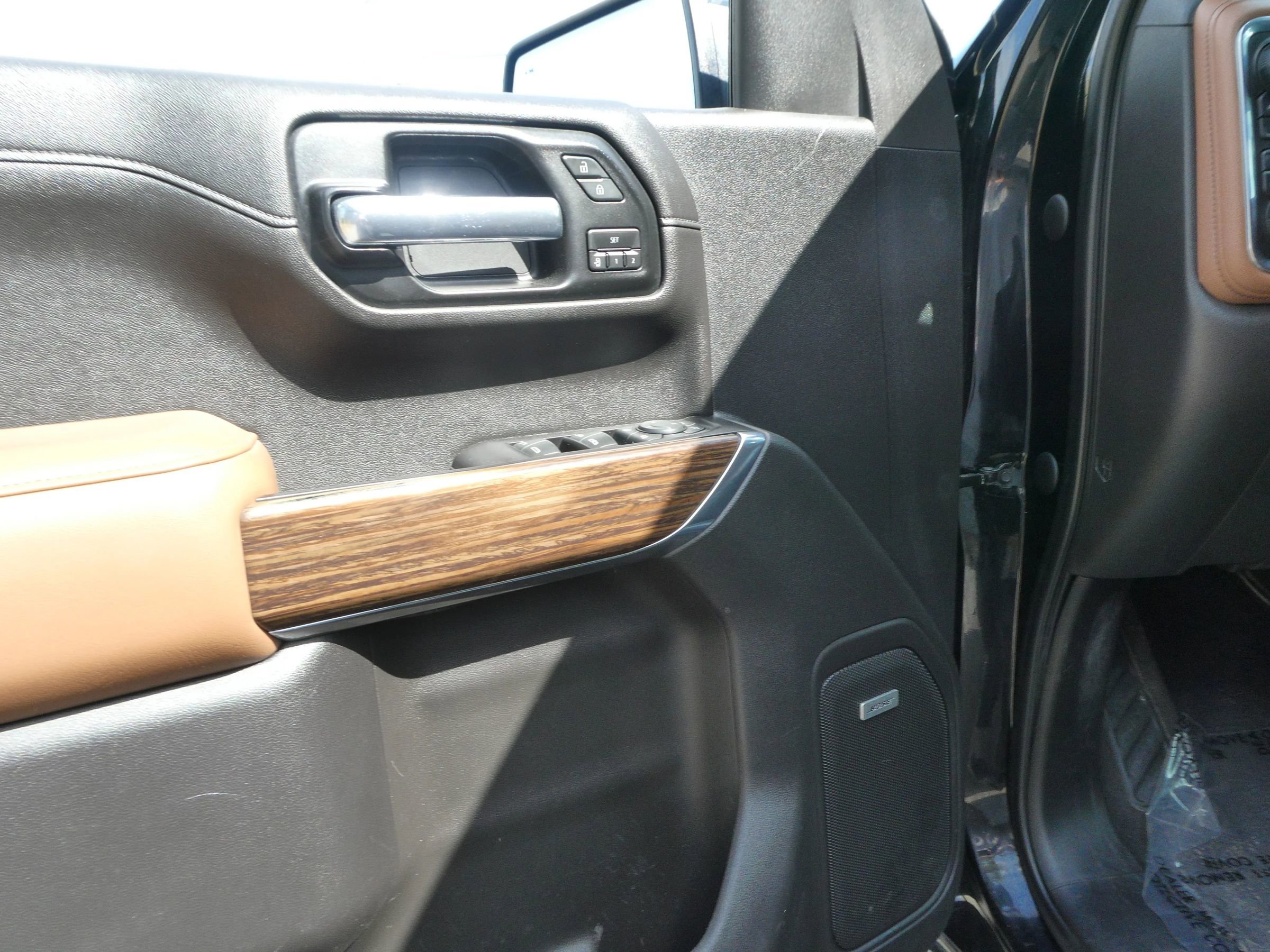 Used 2020 Chevrolet Silverado 1500 High Country w/ Technology Package AWD/4WD image 16