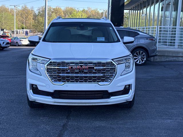 Used 2024 GMC Terrain Denali w/ Denali Premium Package AWD/4WD image 16
