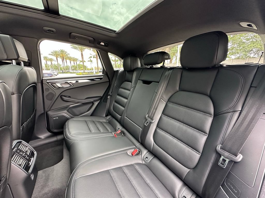 Used 2026 Porsche Macan S AWD/4WD image 38