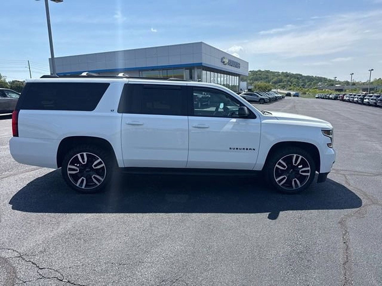 Used 2018 Chevrolet Suburban LT AWD/4WD image 4