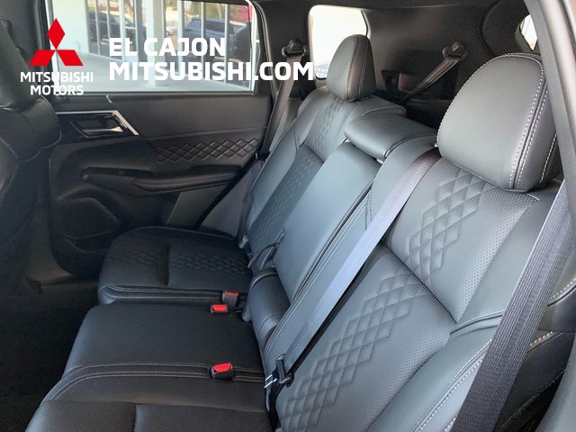 Used 2025 Mitsubishi Outlander SEL Black Edition image 14
