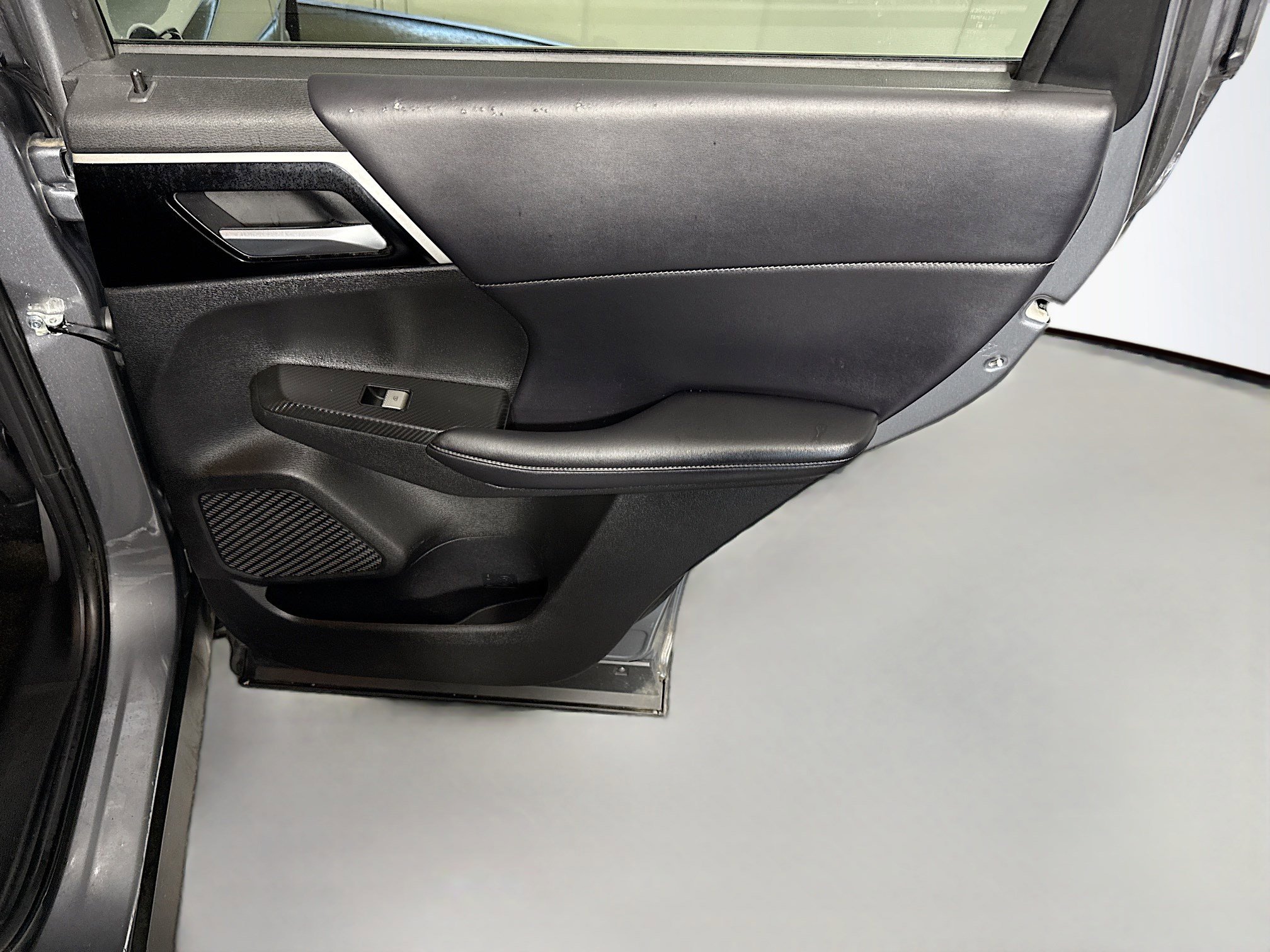 Used 2024 Mitsubishi Outlander SE Black Edition image 28