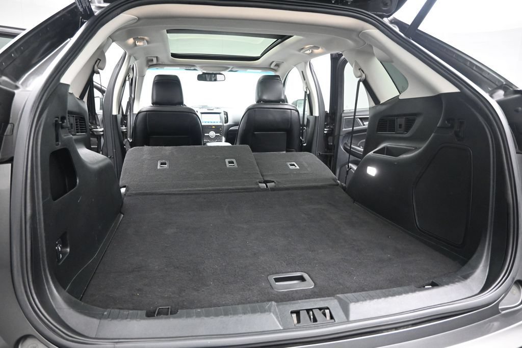 Used 2020 Ford Edge Titanium w/ Equipment Group 301A AWD/4WD image 24