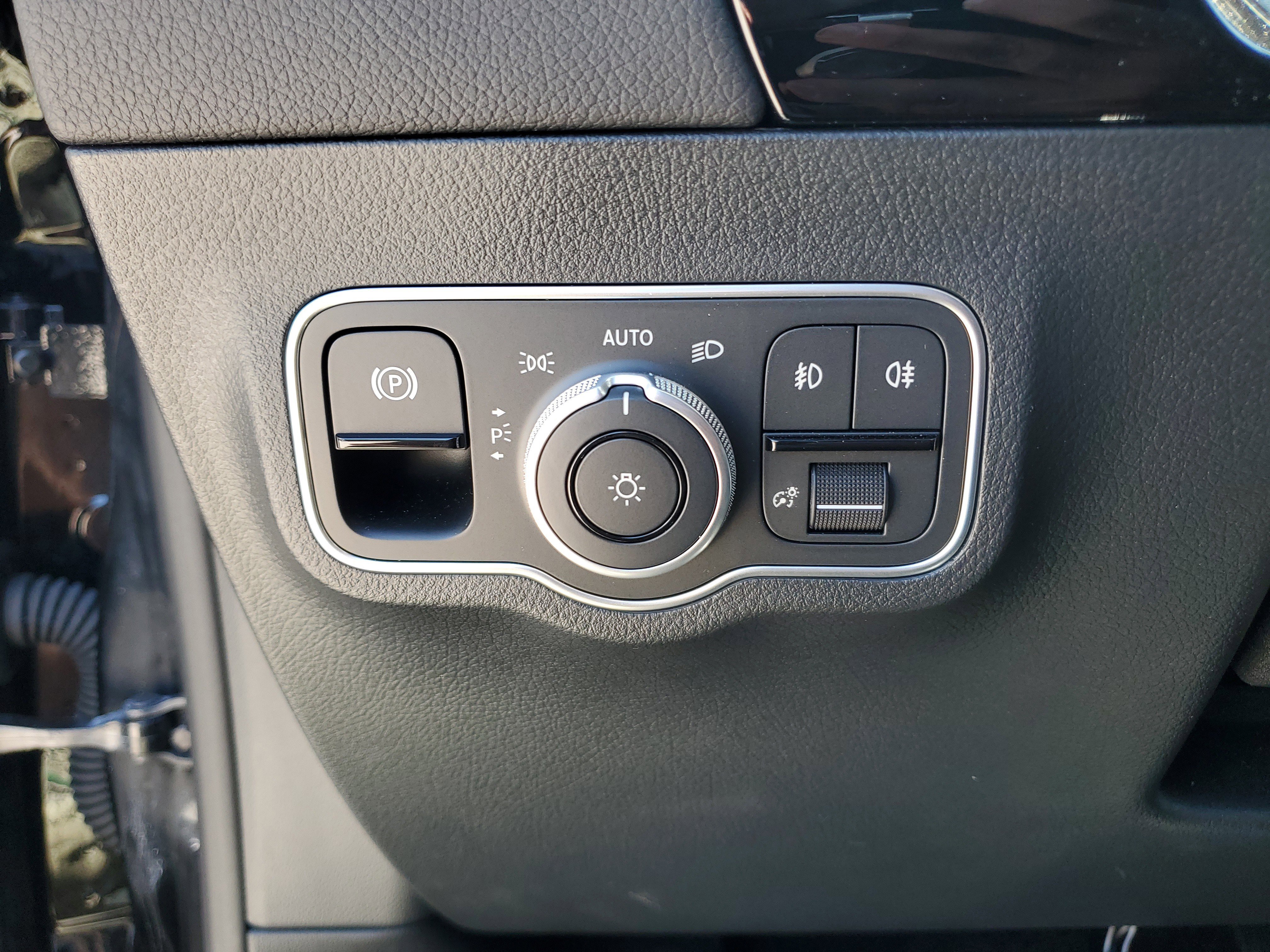 Certified 2025 Mercedes-Benz GLA 250 image 33