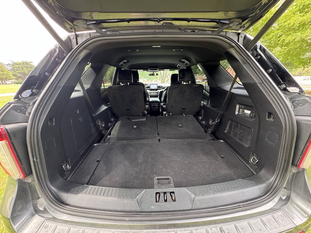 Used 2020 Ford Explorer XLT w/ Equipment Group 202A RWD image 35