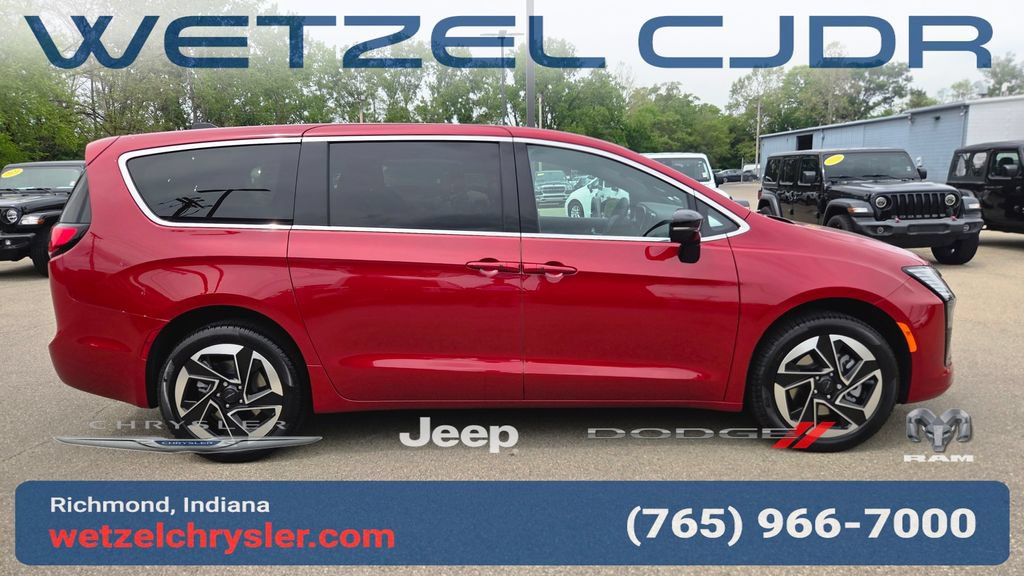 New 2027 Chrysler Pacifica Limited AWD/4WD image 7