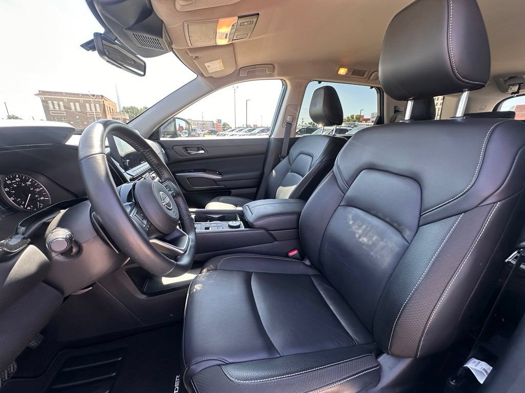 Certified 2025 Nissan Pathfinder SL AWD/4WD image 13