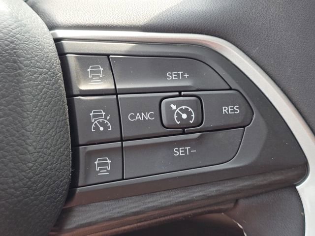 Used 2023 Jeep Grand Cherokee Laredo AWD/4WD image 17
