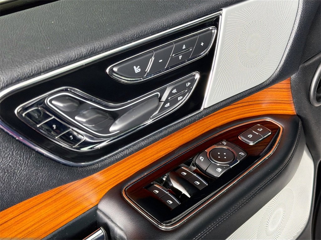 Used 2019 Lincoln Navigator L Reserve image 17