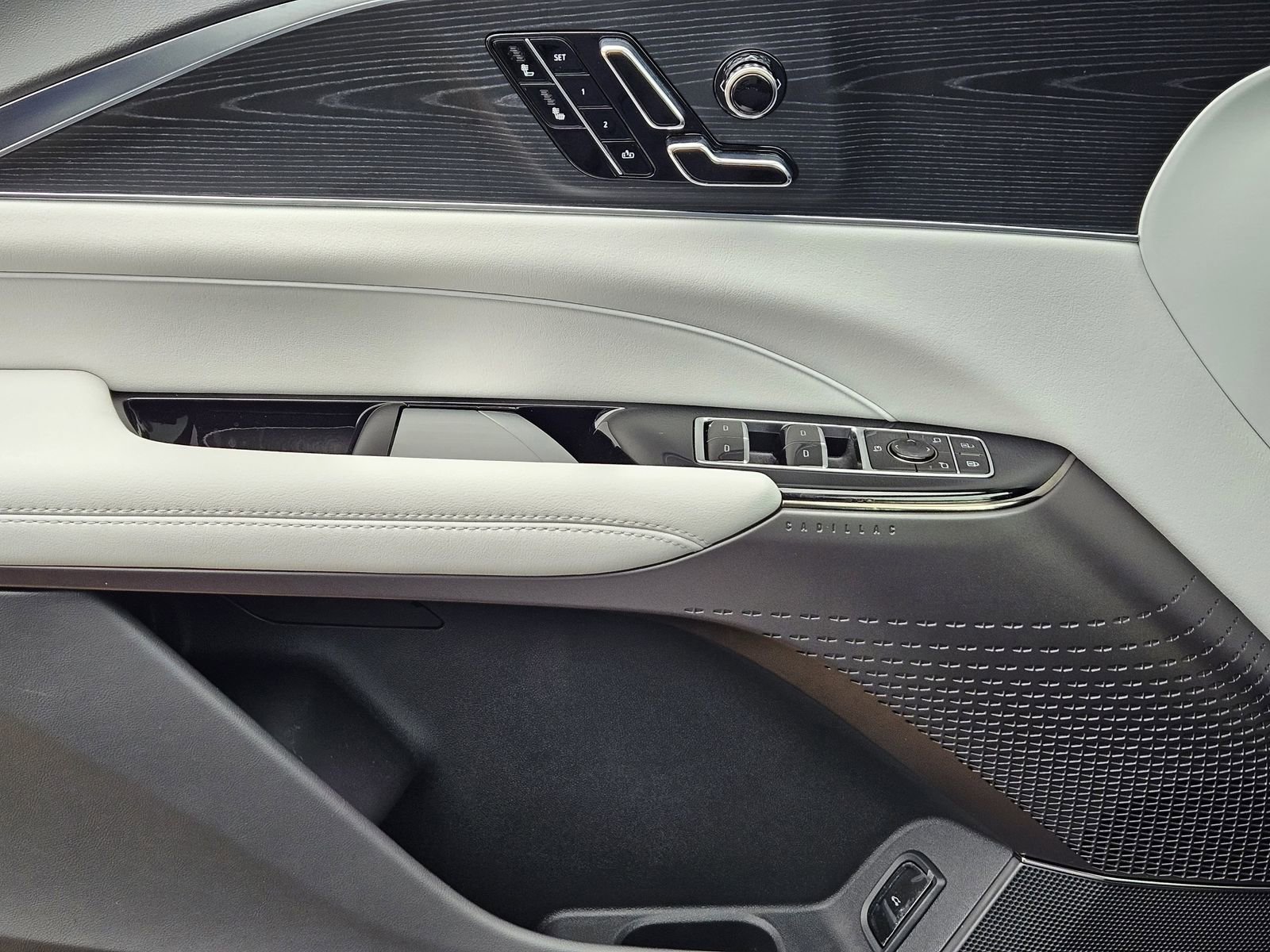 New 2026 Cadillac Lyriq Sport w/ LPO, Floor Liner Package AWD/4WD image 23