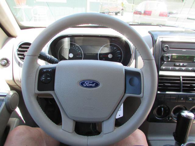 Used 2006 Ford Explorer XLT AWD/4WD image 9