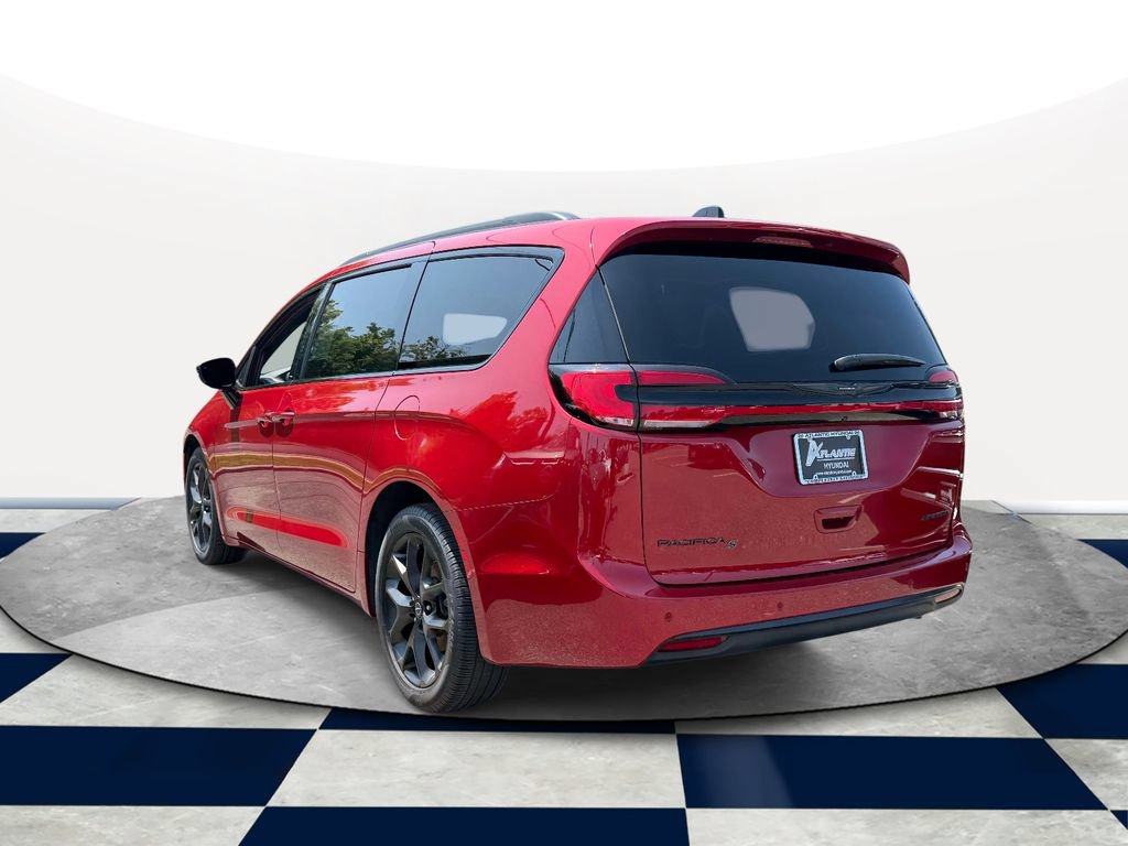 Used 2025 Chrysler Pacifica Limited FWD image 4