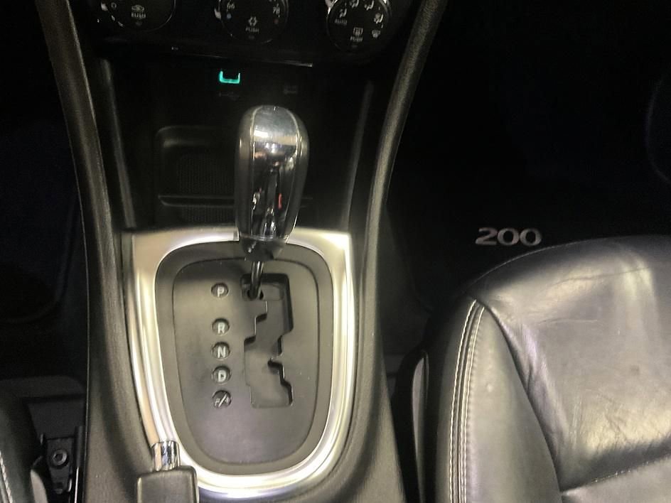 Used 2011 Chrysler 200 Limited FWD image 21
