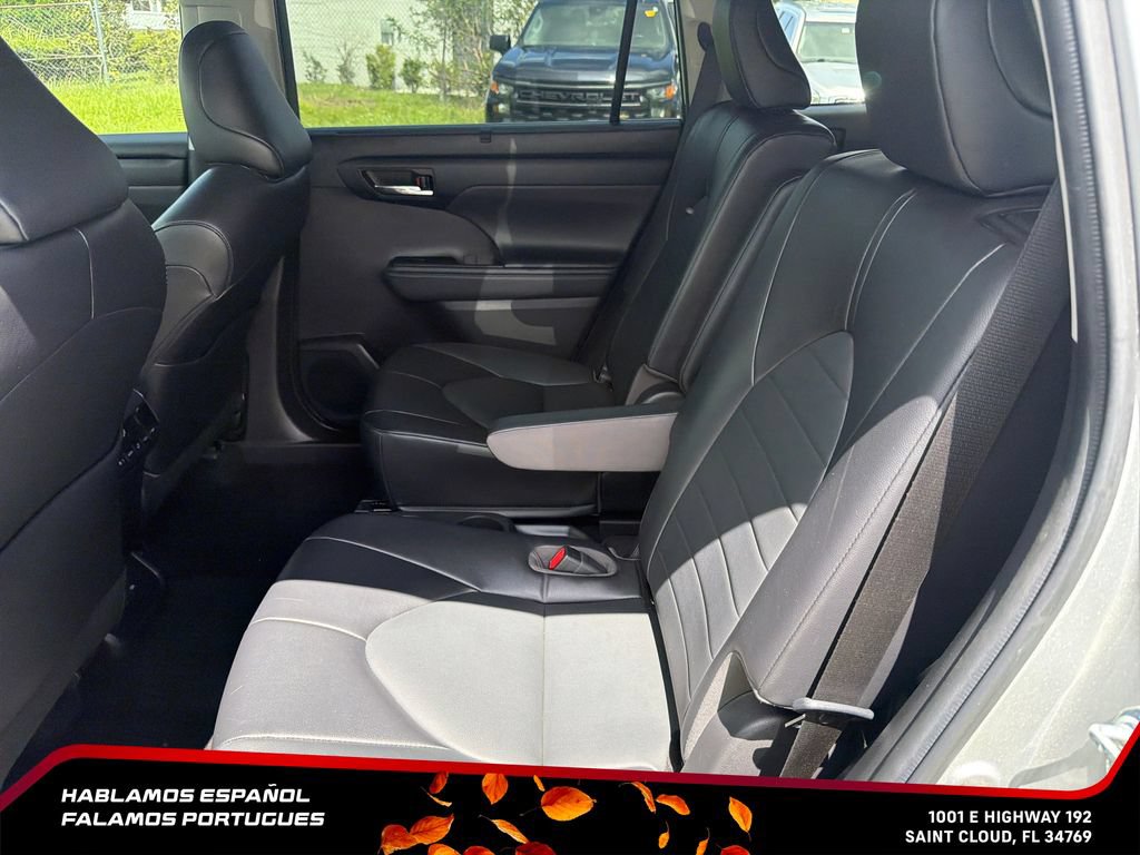Used 2022 Toyota Highlander XLE FWD image 27