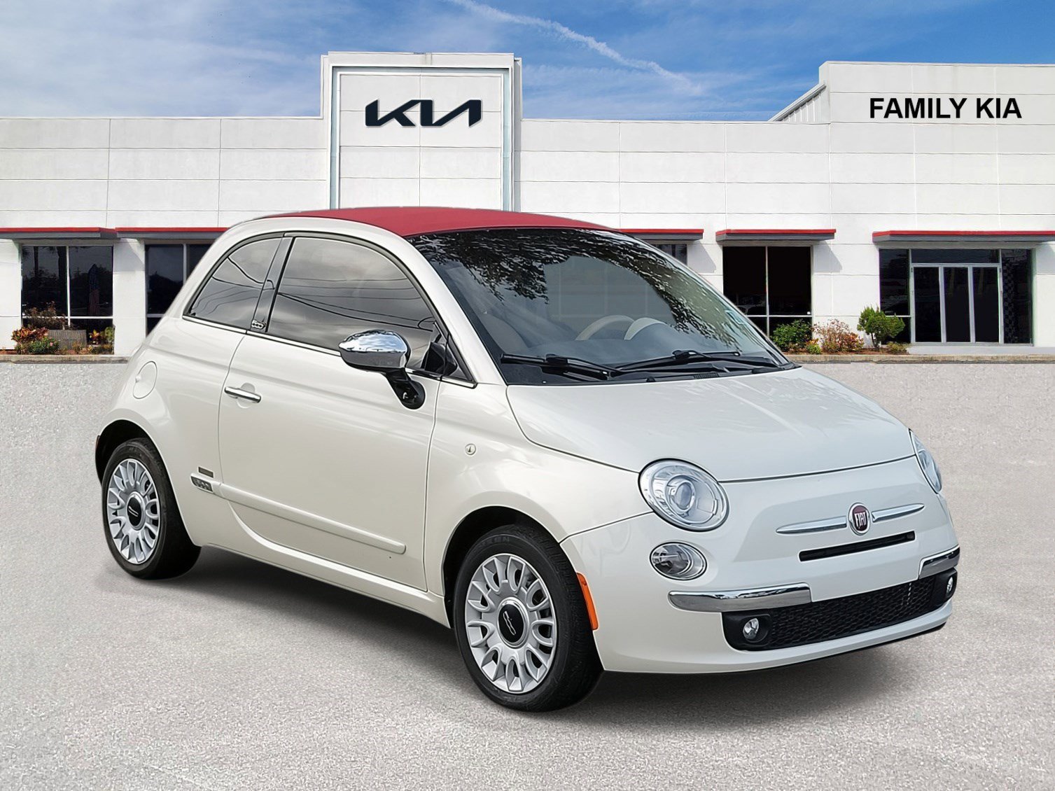 Used 2015 FIAT 500 Lounge w/ Luxury Leather Package image 1