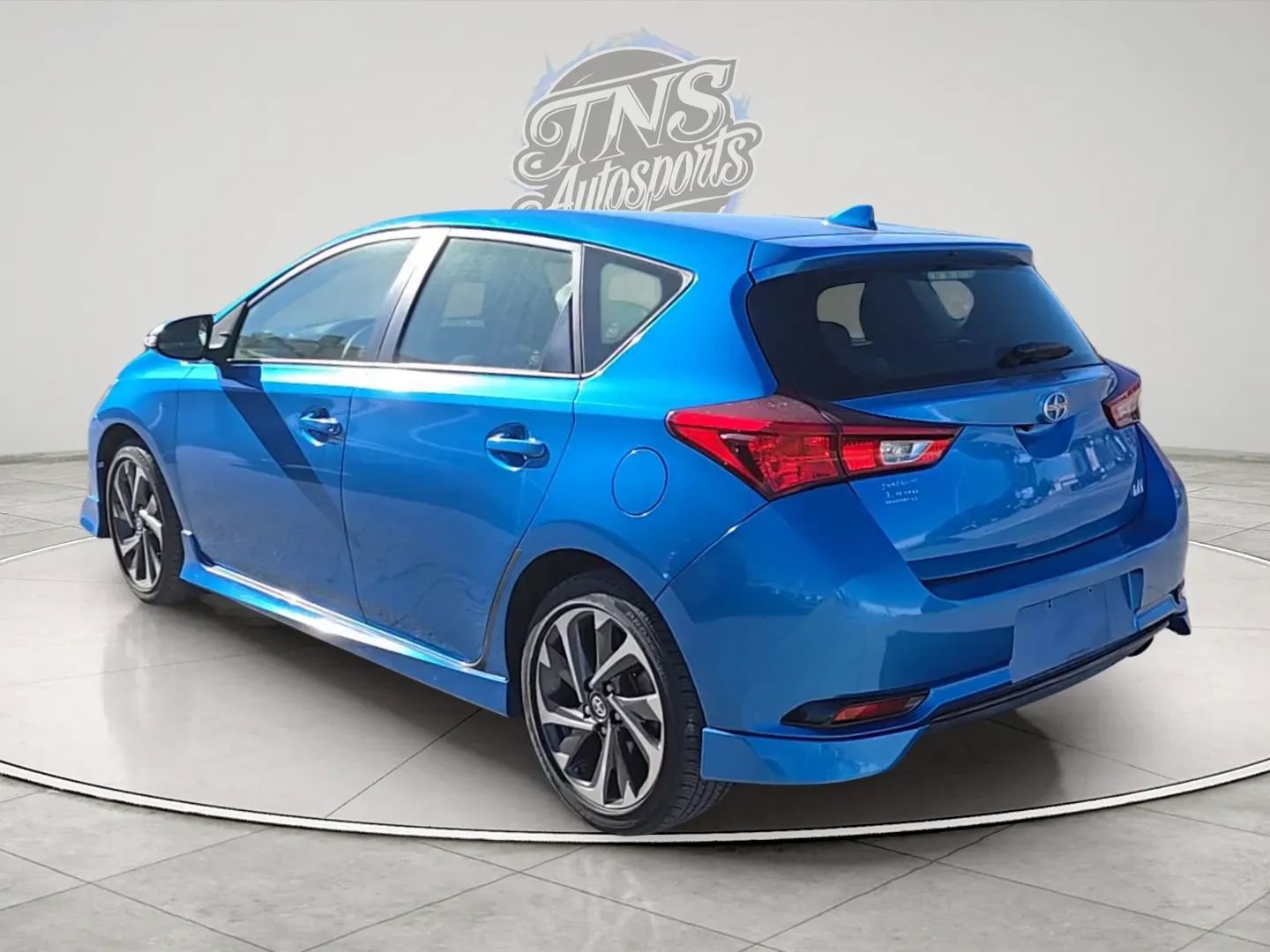 Used 2016 Scion iM Hatchback 4D image 3