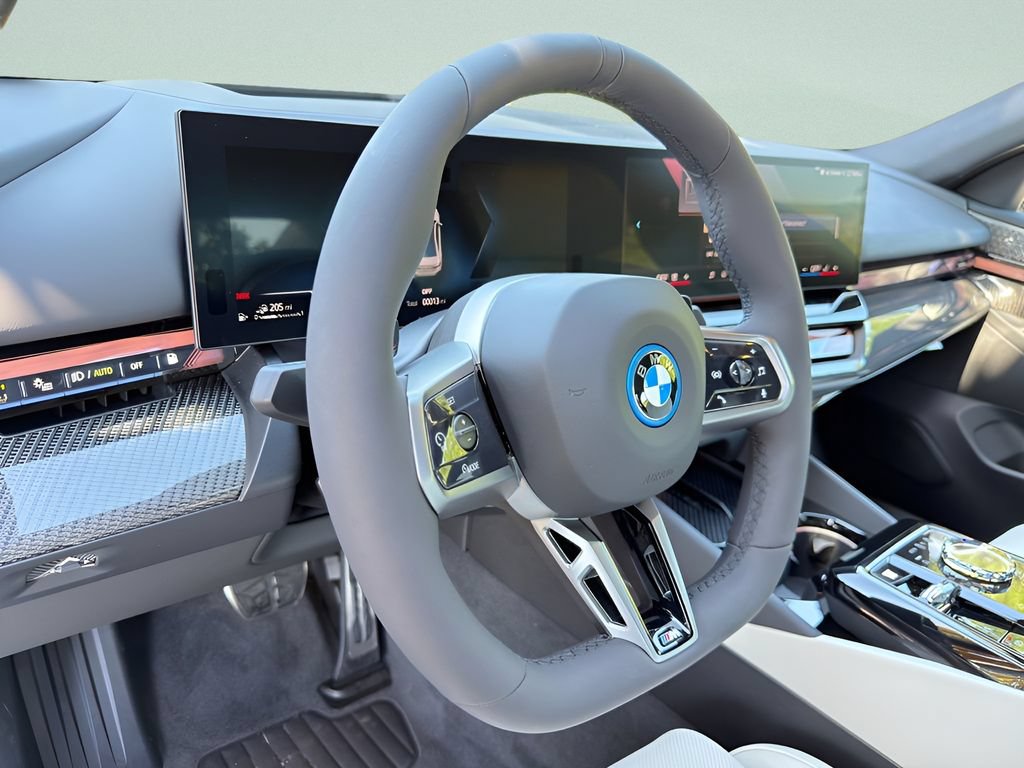New 2027 BMW 550e xDrive w/ Executive Package AWD/4WD image 12