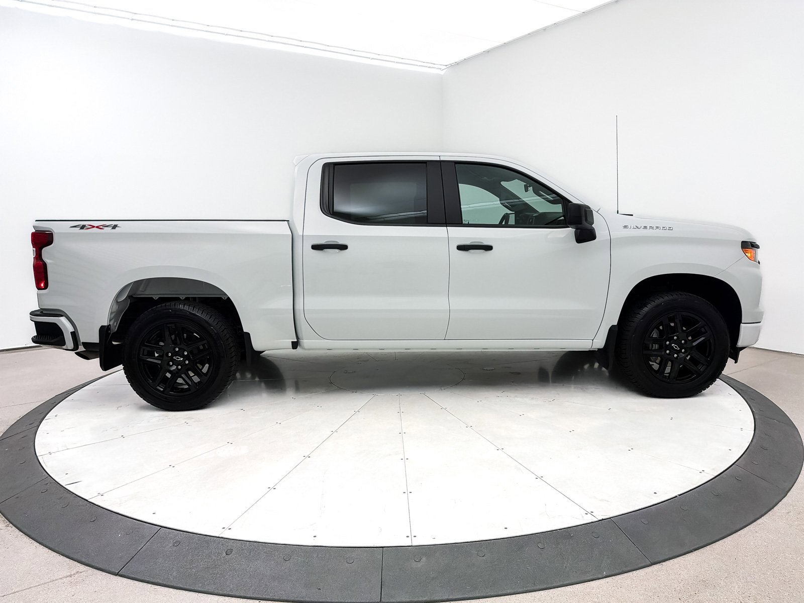 Used 2024 Chevrolet Silverado 1500 Custom image 32