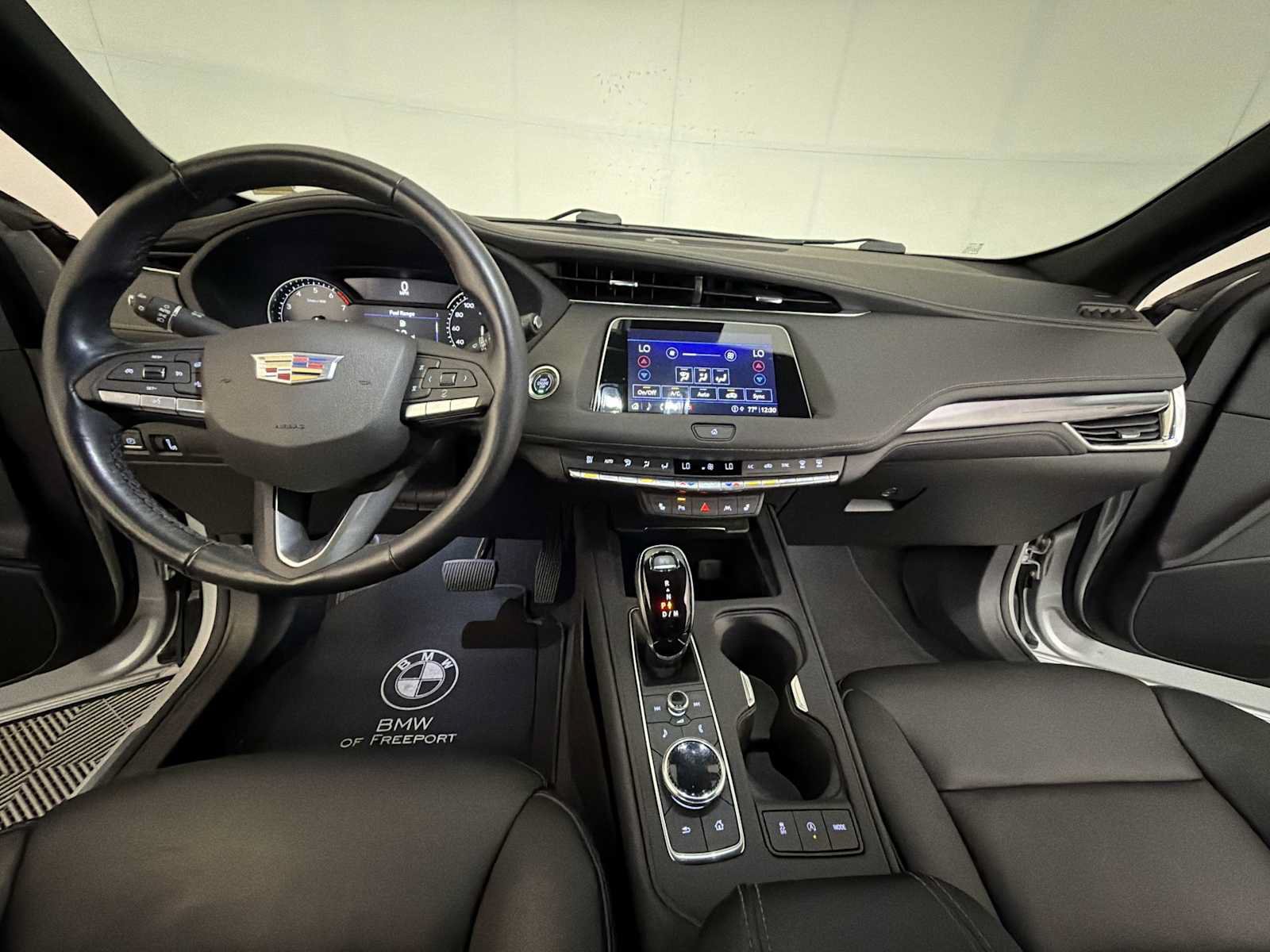 Used 2022 Cadillac XT4 Luxury w/ Cold Weather Package AWD/4WD image 17