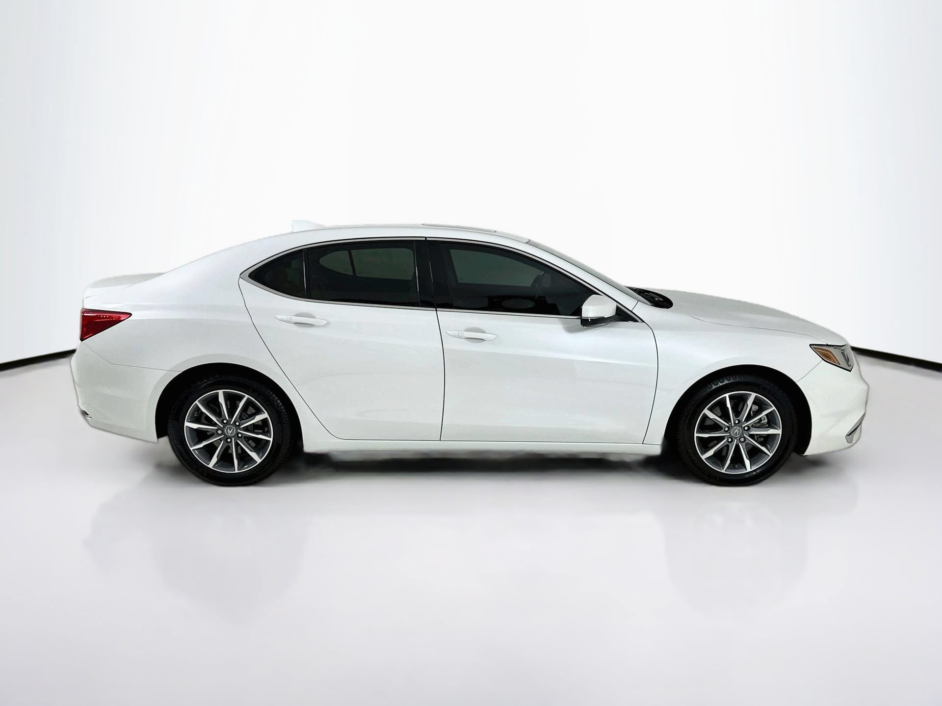 Used 2018 Acura TLX w/ Technology Package FWD image 9
