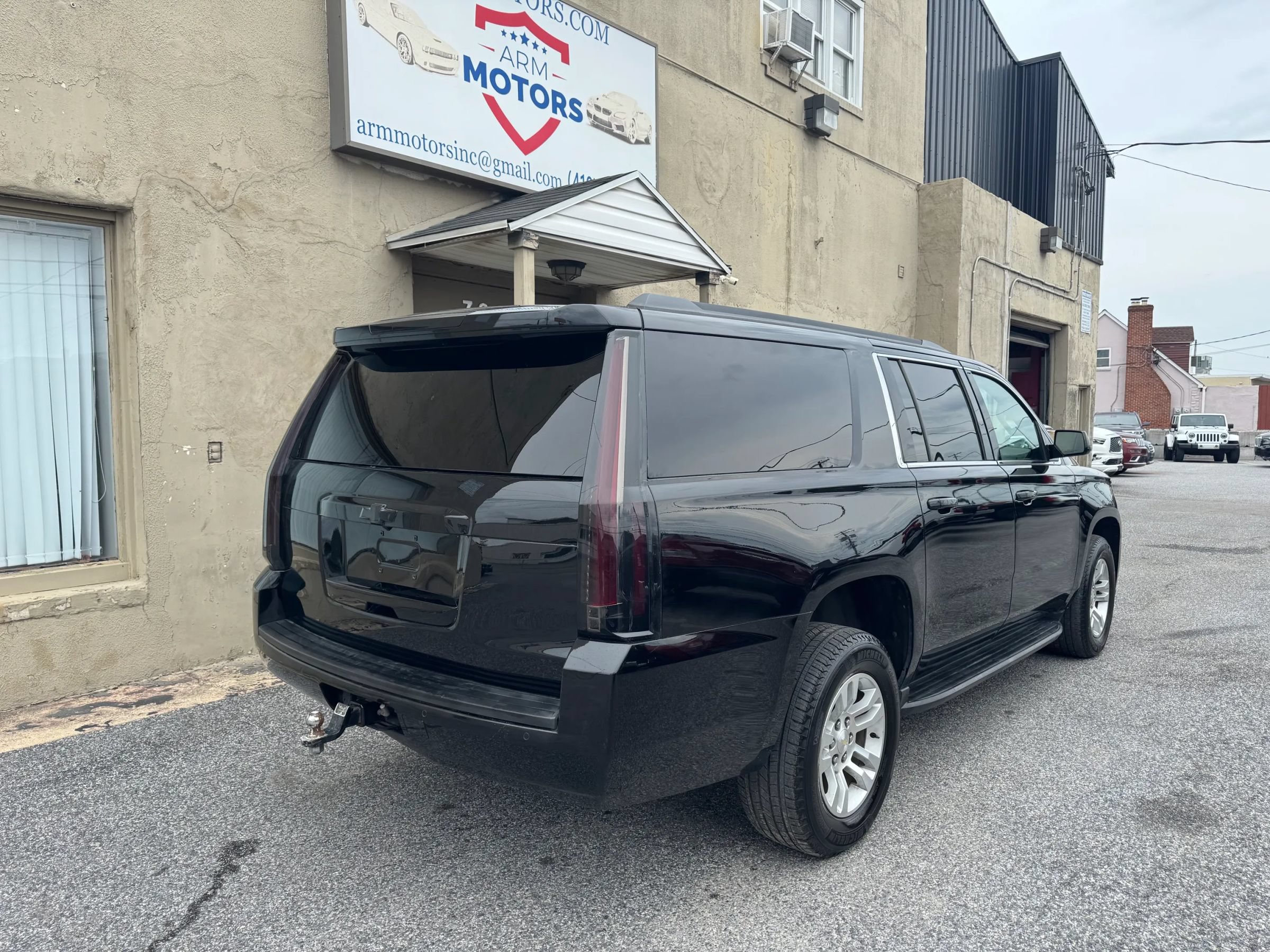Used 2018 Chevrolet Suburban LT AWD/4WD image 4