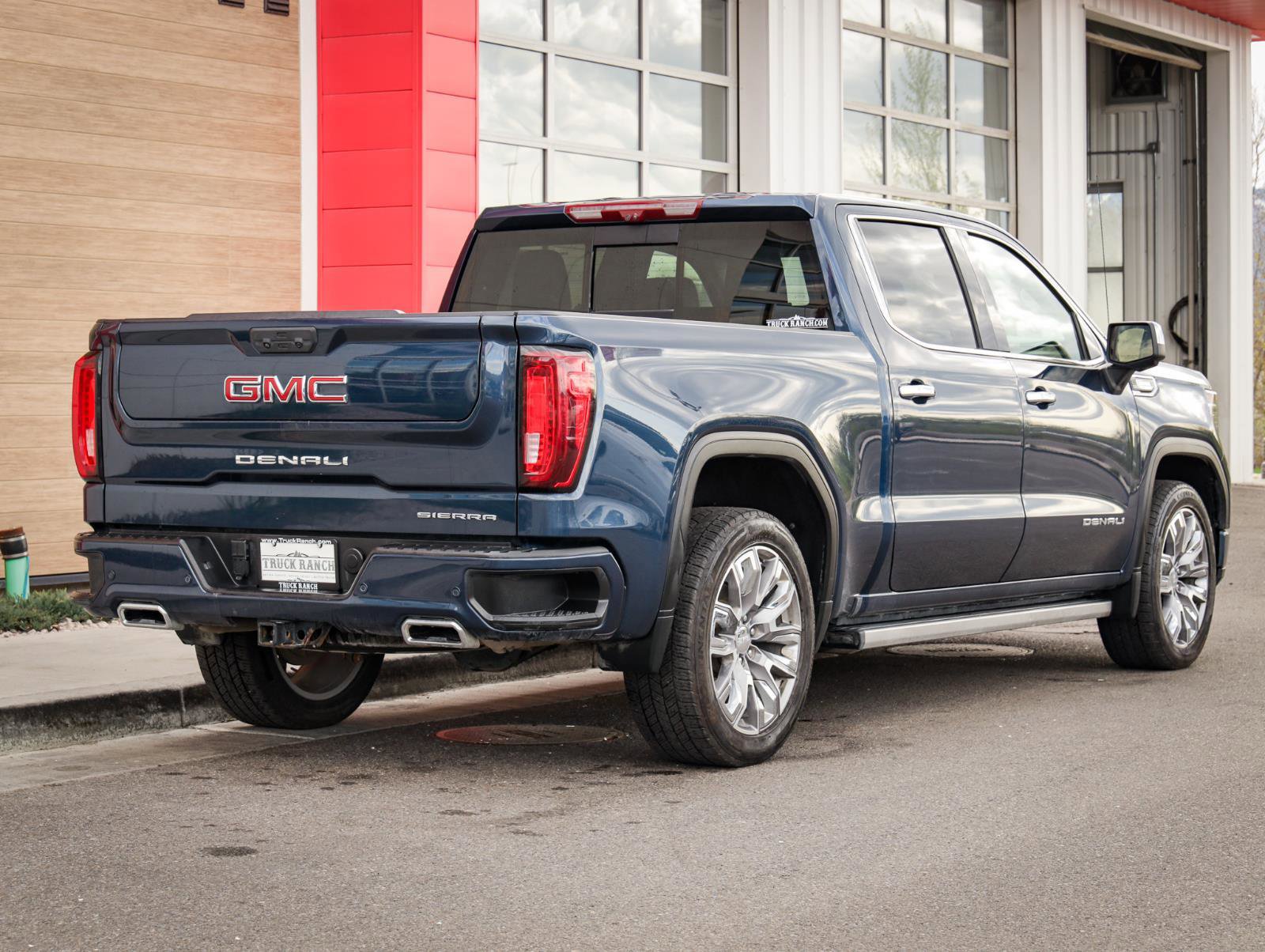 Used 2022 GMC Sierra 1500 Denali w/ Denali Reserve Package AWD/4WD image 3